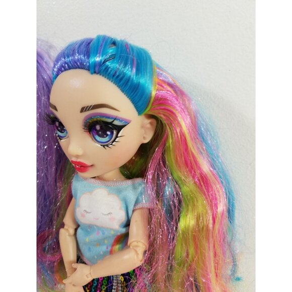 Rainbow High Dolls Cheerleader Violet Willow & Amaya Raine Rainbow - Picture 9 of 15